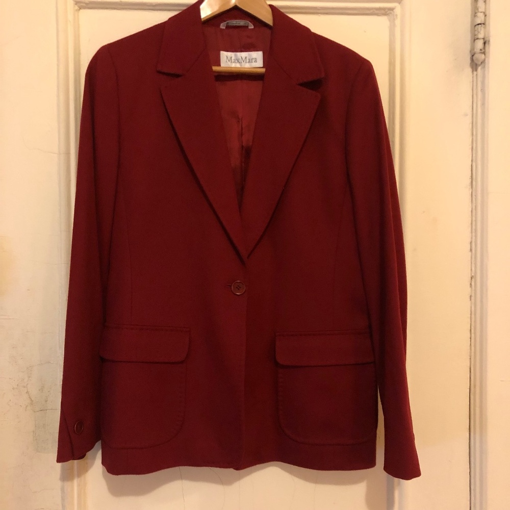Pristine, like new MaxMara red virgin wool blazer!!